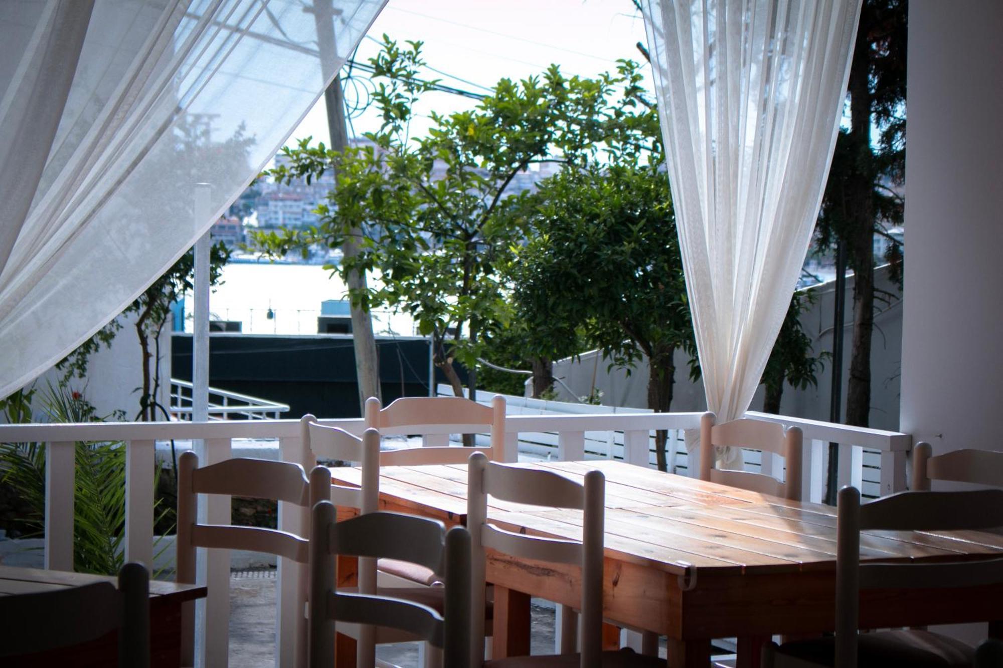 Hotel Fron Sarande Exterior photo