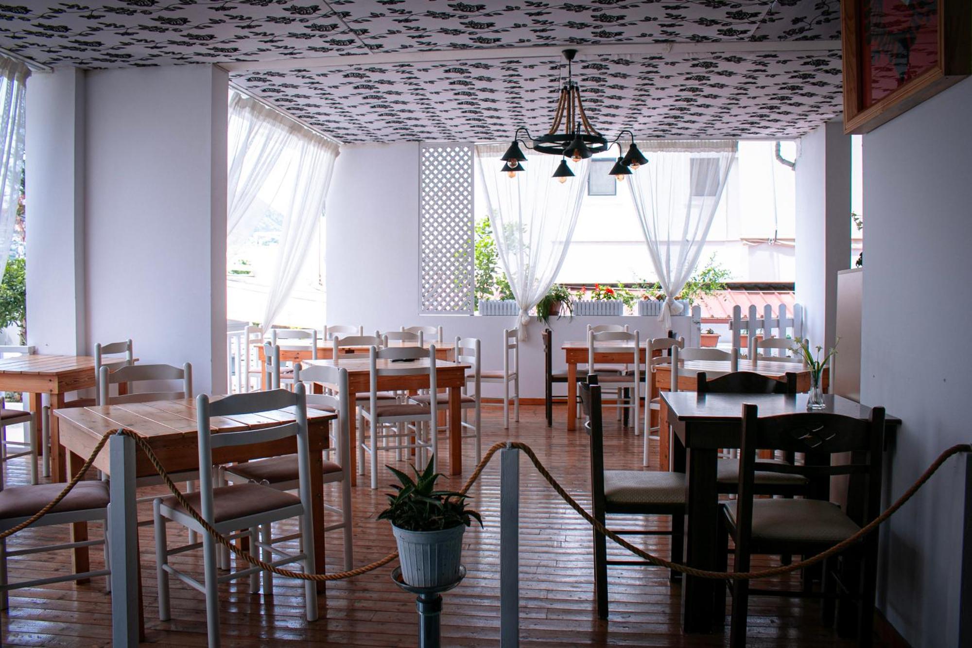 Hotel Fron Sarande Exterior photo